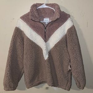 Sherpa pullover with chevron design